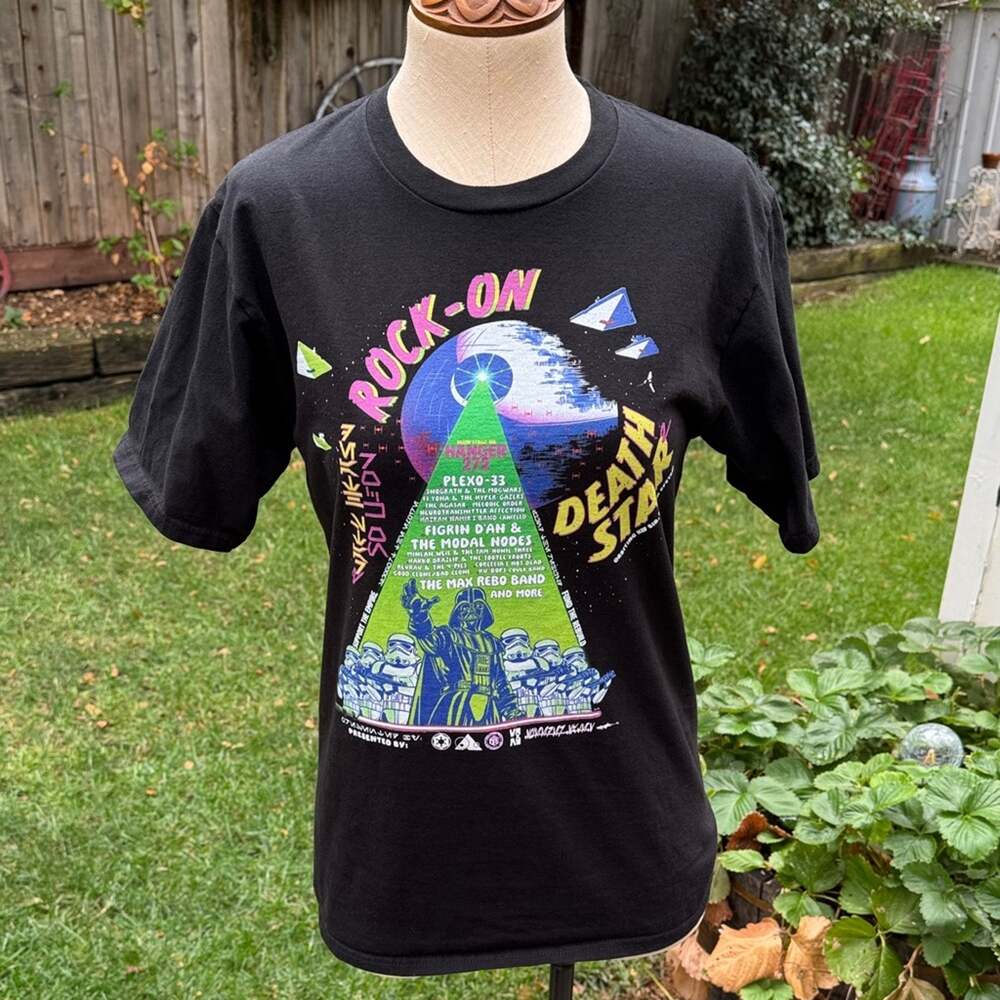 Star Wars Rock On Death Star Black Tee Graphic T-Shirt No Size See Meas. Small